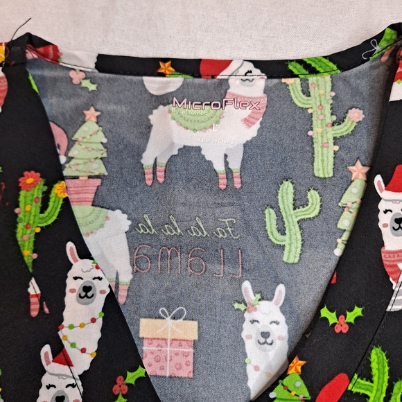 elite Med Performance Scrub Top Womens Microflex Christmas Llama Cactus - Picture 9 of 14